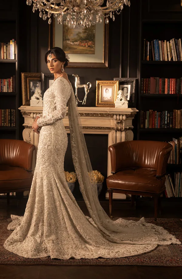Pakistani Bridal Dress in Mermaid Gown and Veil Style 5