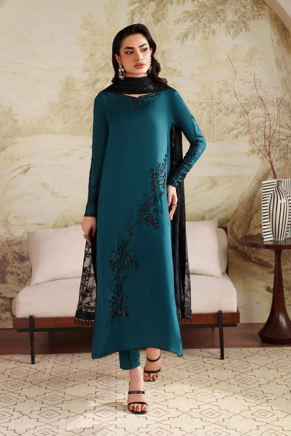 Elegant Hand Embellished Tussel Silk Pakistani Party Wear 4