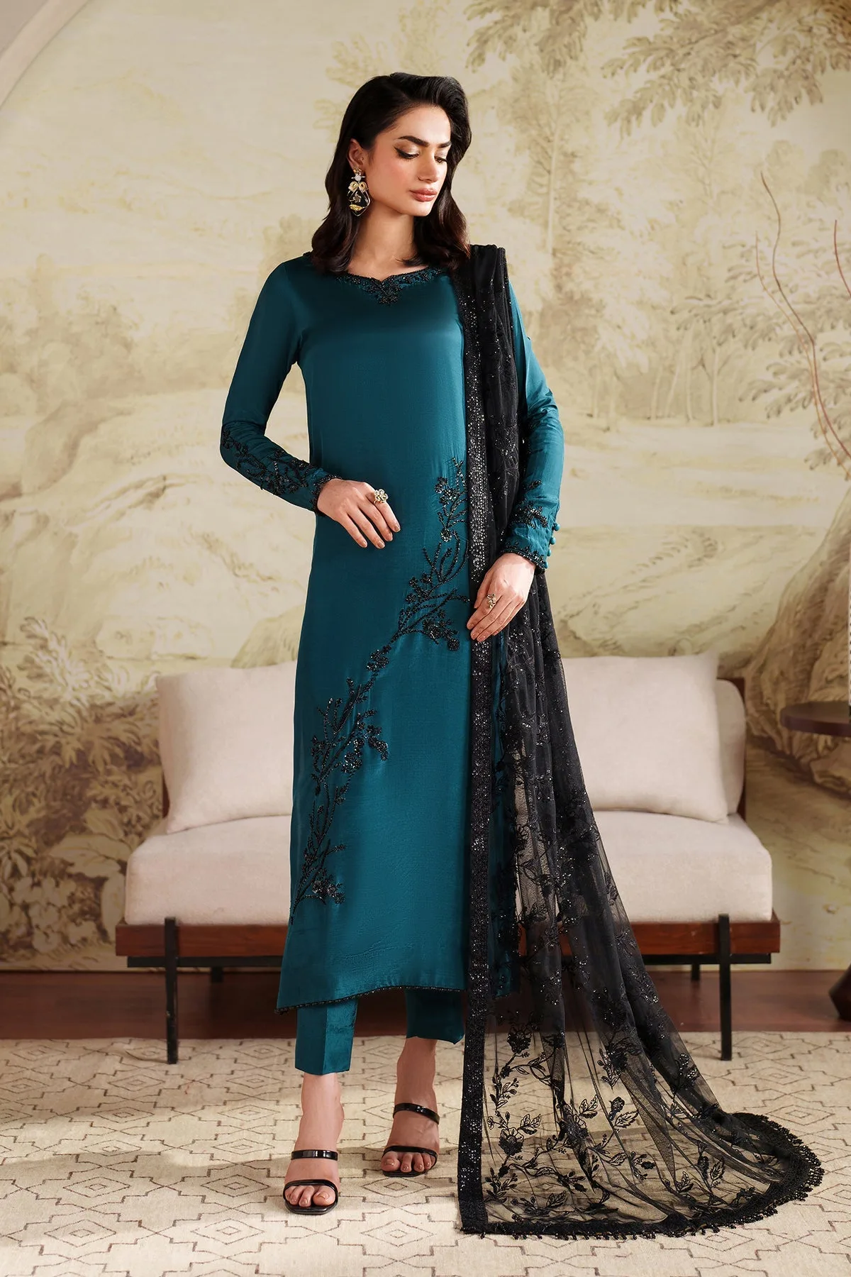Elegant Hand Embellished Tussel Silk Pakistani Party Wear 5