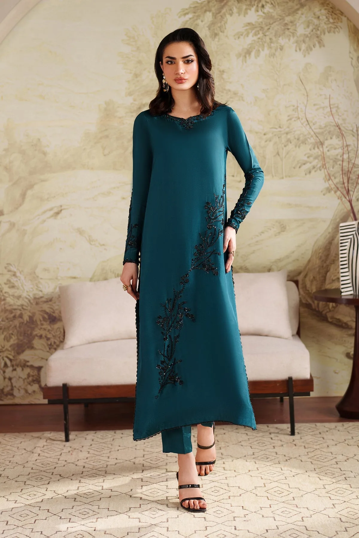 Elegant Hand Embellished Tussel Silk Pakistani Party Wear 7