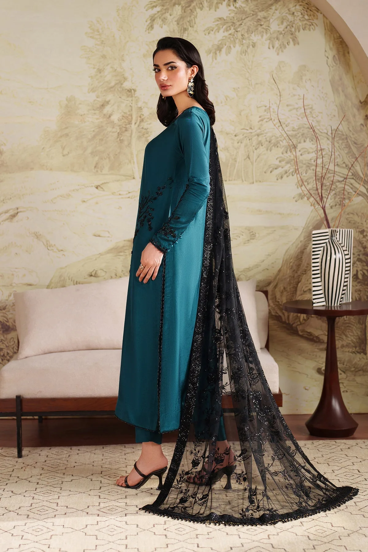 Elegant Hand Embellished Tussel Silk Pakistani Party Wear 8