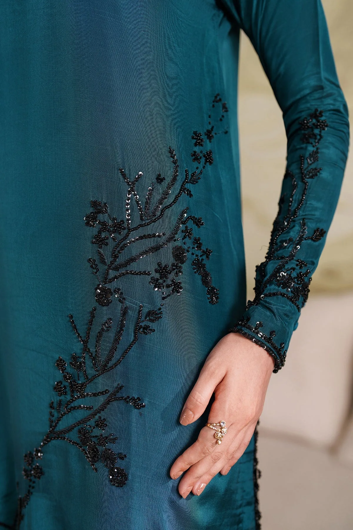 Elegant Hand Embellished Tussel Silk Pakistani Party Wear 9